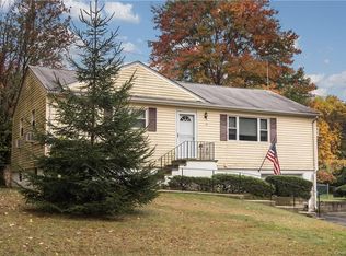 24 Sidney Dr, Nanuet, NY 10954
