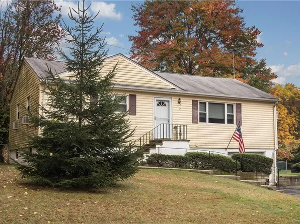 24 Sidney Dr, Nanuet, NY 10954