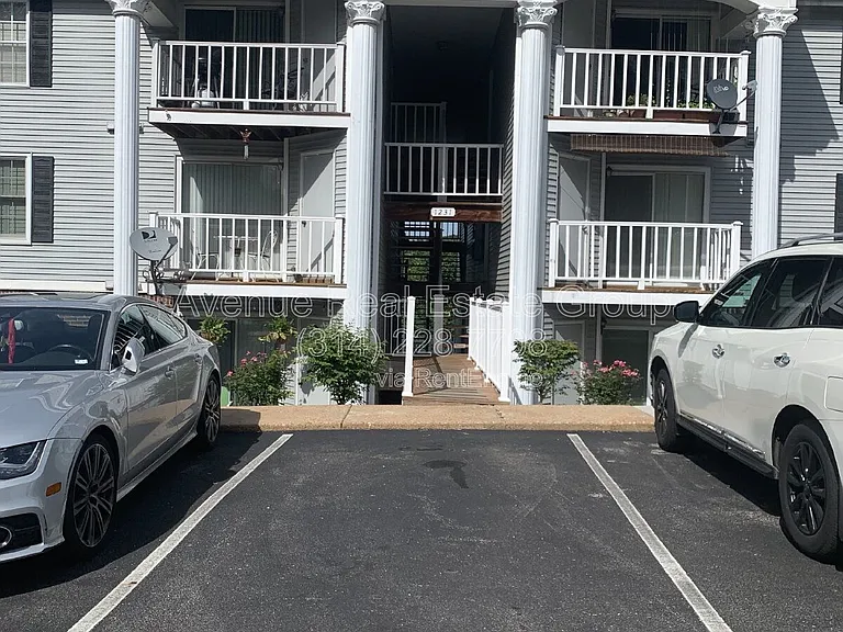 1231 Creve Coeur Crossing Ln #I — Photo 1