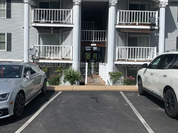 1231 Creve Coeur Crossing Ln APT I, Chesterfield, MO 63017
