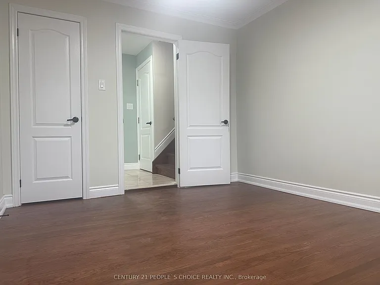 7490 Middleshire Dr — Photo 22