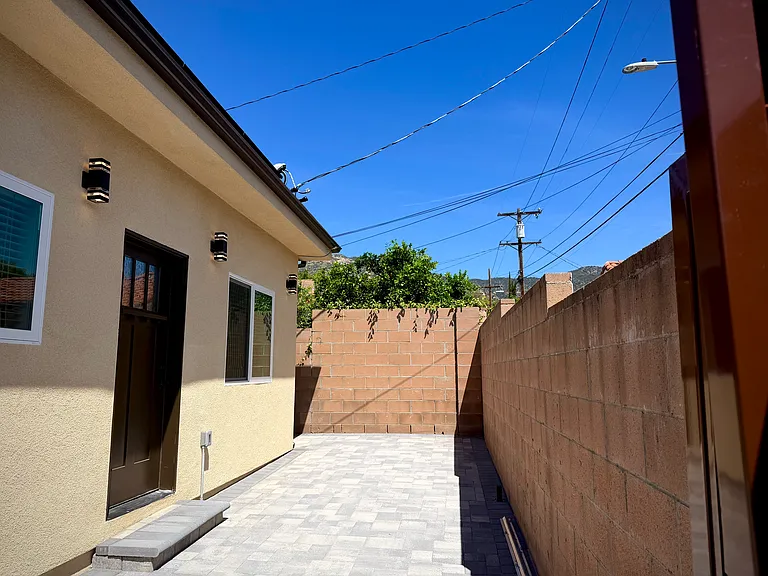 1250A Linden Ave — Photo 14