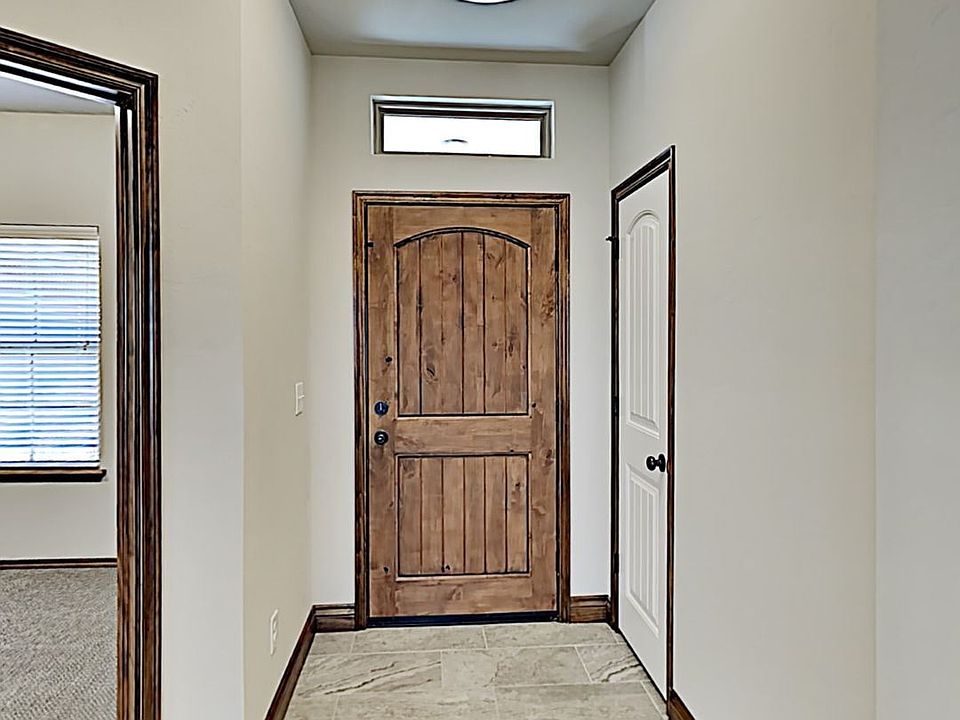 1st image of 1933 Sara Vista Dr