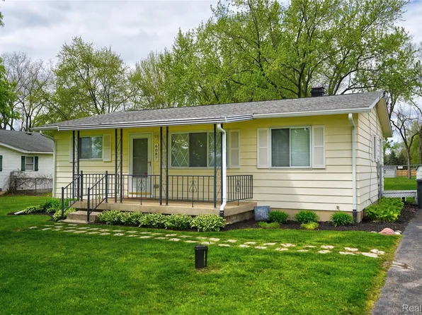 6087 E Hill Rd, Grand Blanc, MI 48439