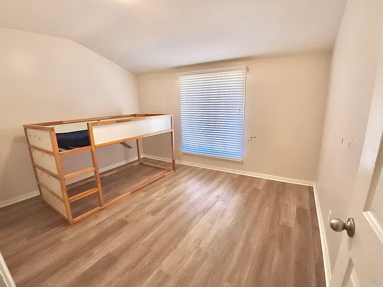 10946 Danbury St — Photo 6
