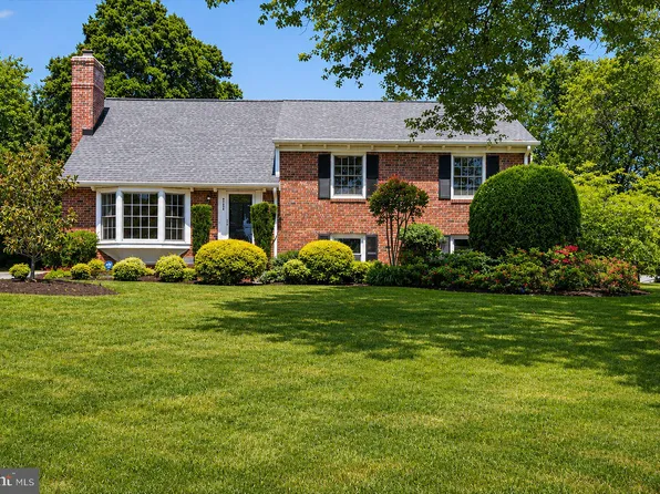 2212 Reddfield Dr, Falls Church, VA 22043