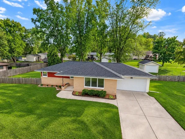 1607 Cormier Rd, Green Bay, WI 54313