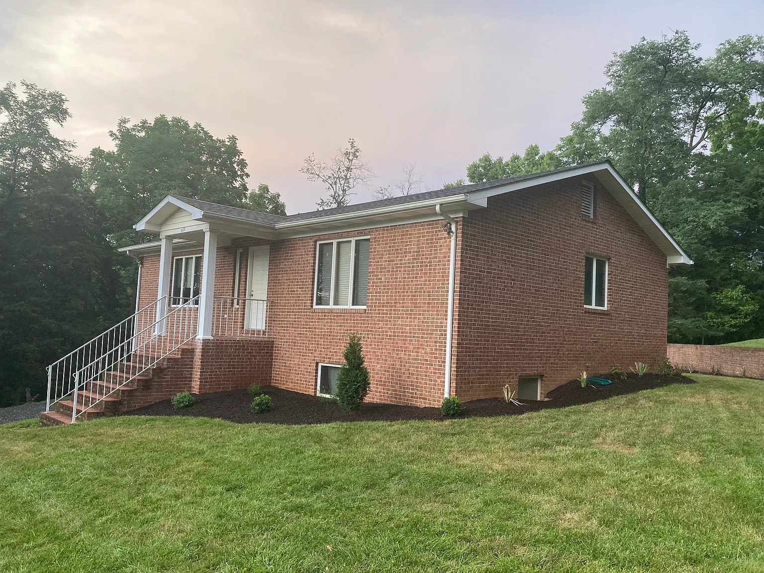 825 Shenandoah Rd — Photo 2
