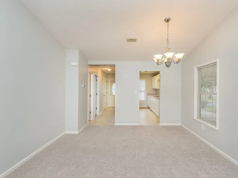 215 E Middlebury Ln SW — Photo 12