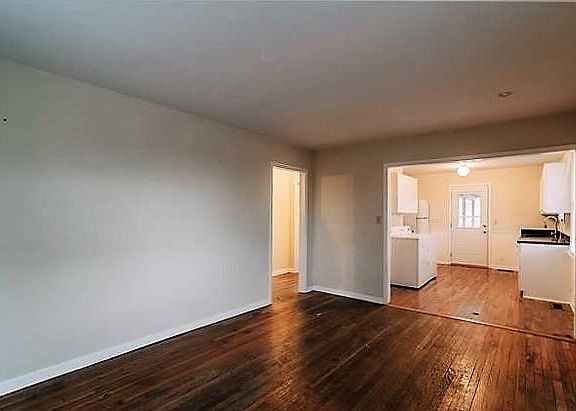 4th image of 3718 Sentinel Dr