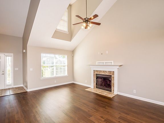 2nd image of 3320 Leslie Ln