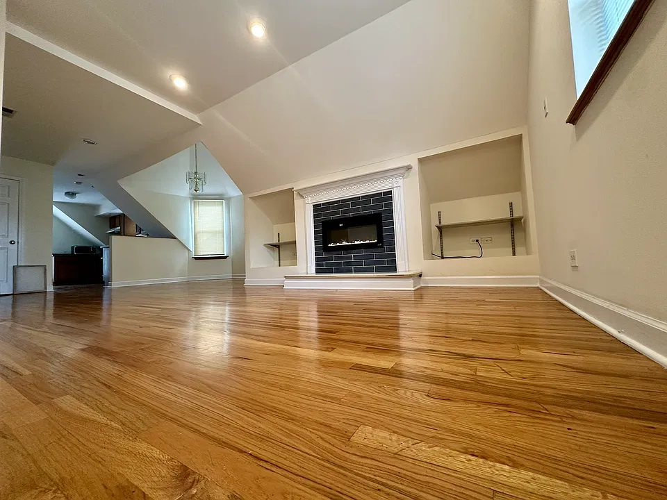 3755 N Christiana Ave #2