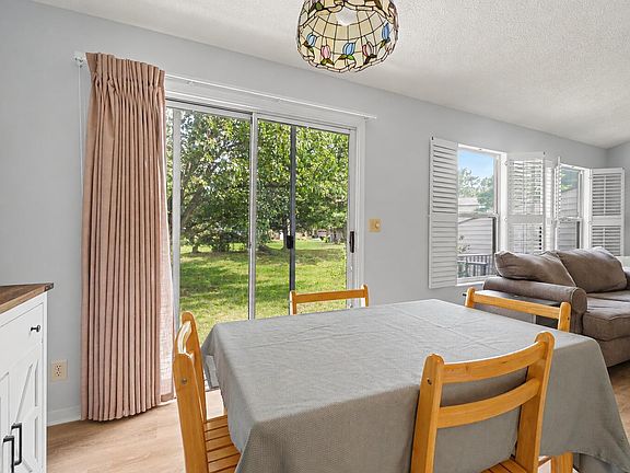 3rd image of 1886 Cliffview Ln
