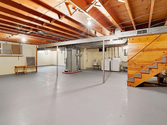 5th image of 605 Bevan Dr W