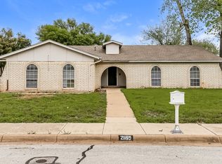 2859 Hitson Ln, Fort Worth, TX 76112