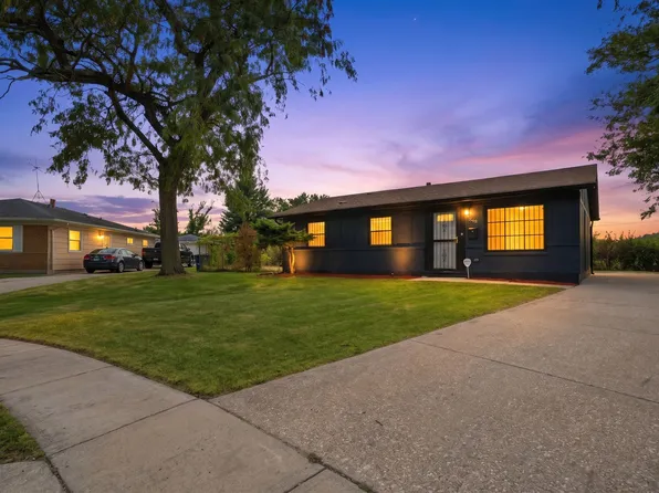 1888 Andover Ct, Chicago Heights, IL 60411