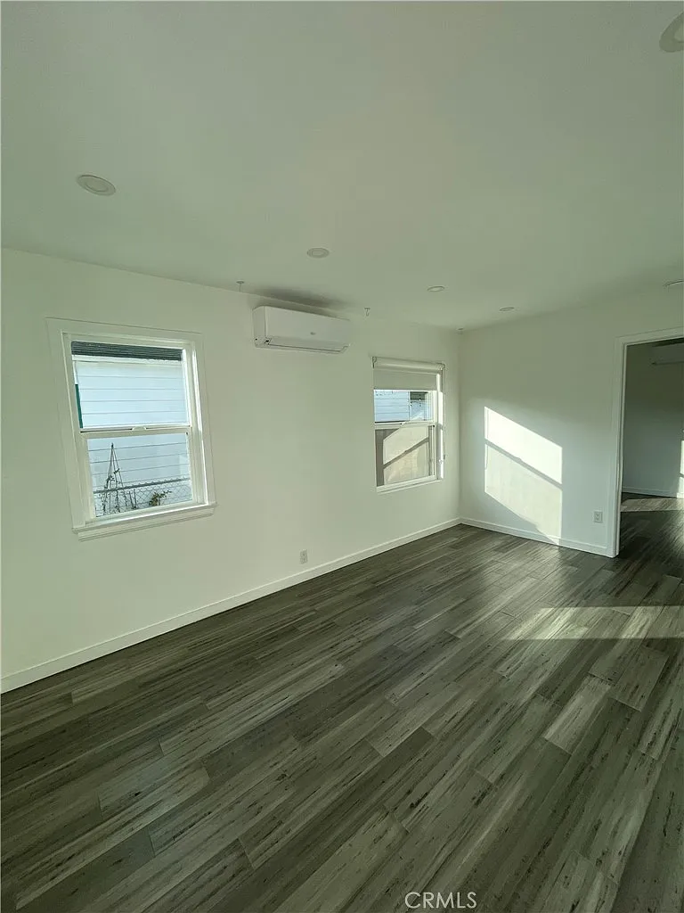 1 bed, 550 sqft, $2,100 — Photo 3