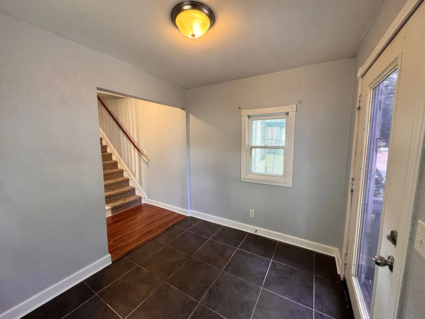 4 Bedroom 2 Bathroom Home in Sioux Falls — Photo 3