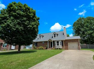 1217 Woodbridge Dr, Clarksville, TN 37042