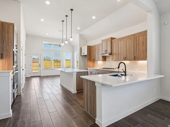 138 STREAM ST, Seguin, TX 78155