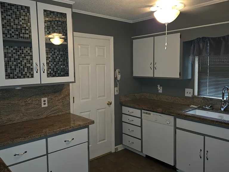 614 Garfield Dr — Photo 10