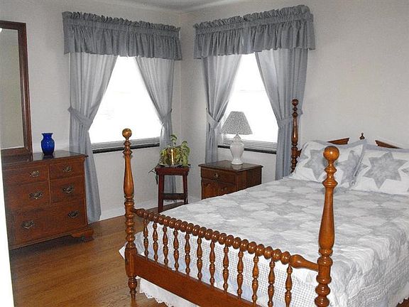 5th image of 1425 Dutchess Ave