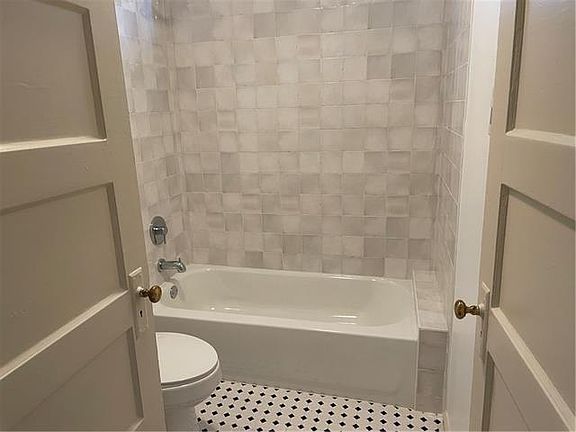 4th image of 3145 Marais St