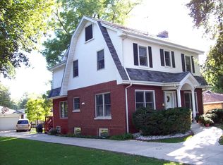 27 W Potomac Ave, Lombard, IL 60148