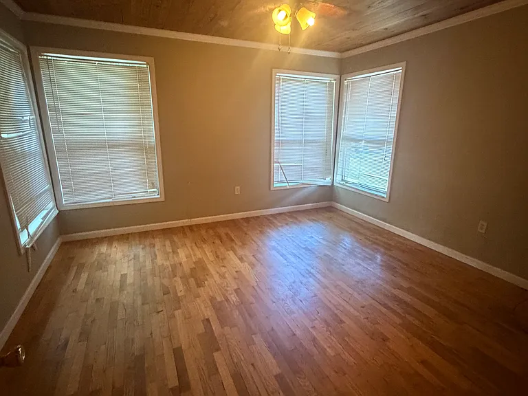 1614 Caldwell St — Photo 4
