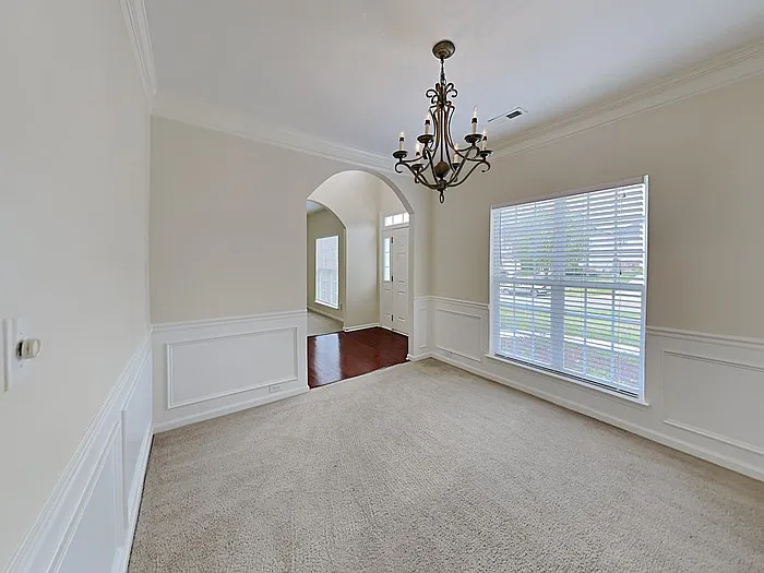 815 Reigate Rd — Photo 6