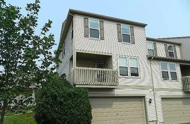 631 Conservatory Ln — Photo 3