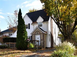 23304 E Groveland Rd, Beachwood, OH