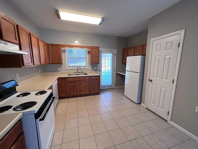 Rand Powell Apartment Homes — Photo 69