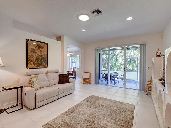 3rd image of 10941 Royal Caribbean Cir