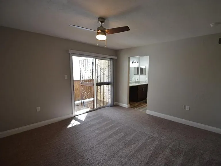 3922 Crayrich Cir #C — Photo 6