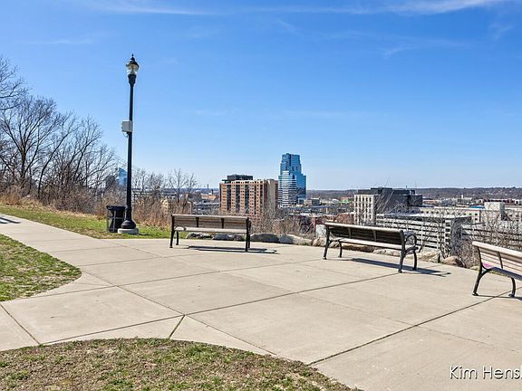 4th image of 826 Fairview Ave #6