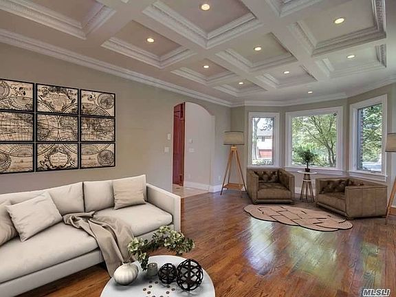 5th image of 28 Schoolhouse Ln