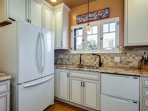 4th image of 820 N Humboldt St APT 6
