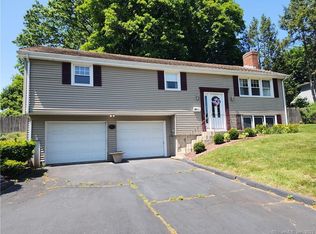15 Broadview St, Newington, CT 06111