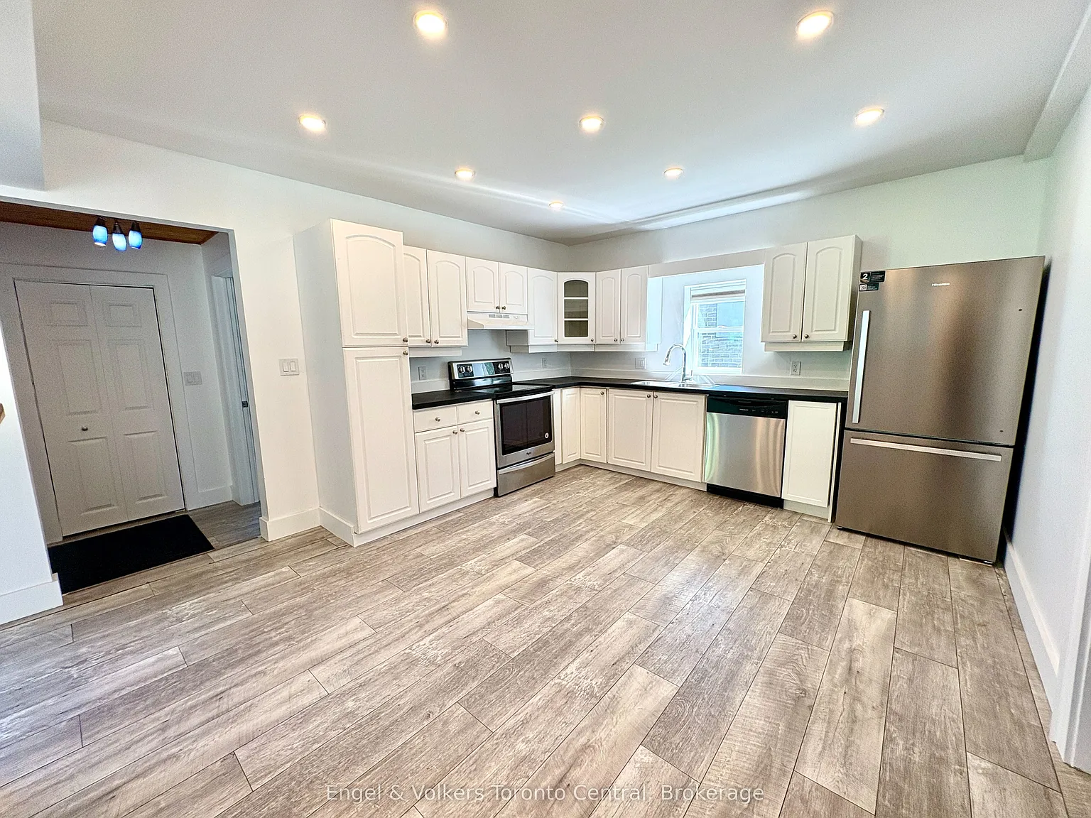 4 bed, $3,150 — Photo 2