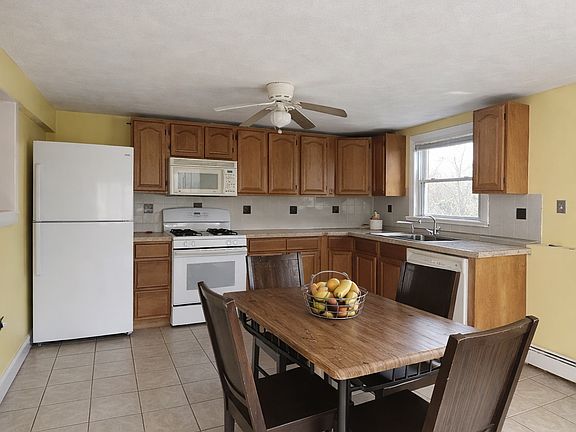3rd image of 4 Katherine Dr #B