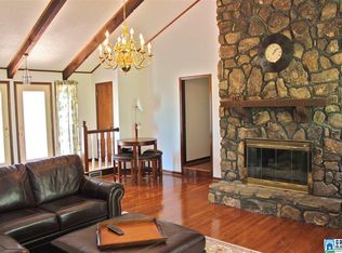 1027 Granbury Rd, Vestavia Hills, AL 35216