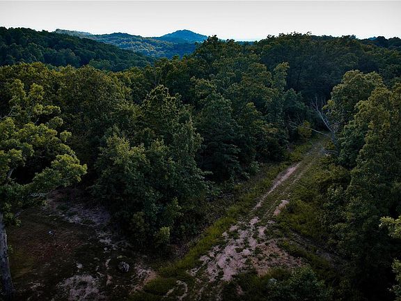 4th image of 2 Hawk Lake Dr