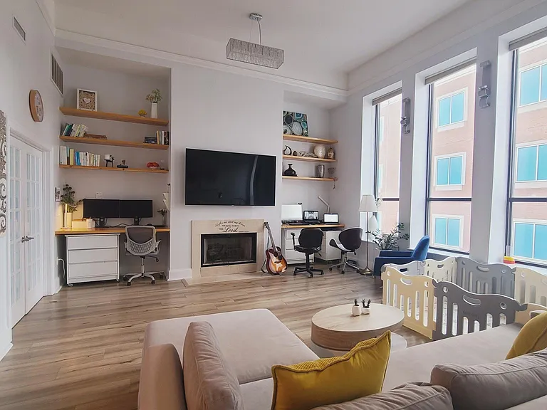 127 N Tryon St #412 — Photo 1