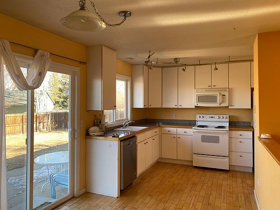 3rd image of 753 W Willow St