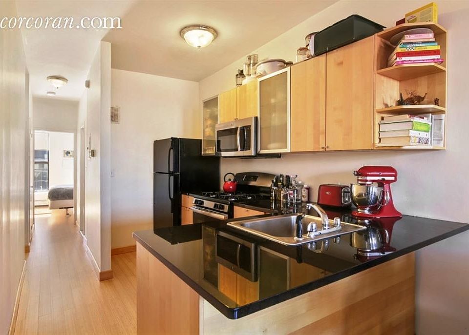 1st image of 706 Sackett St APT 4L