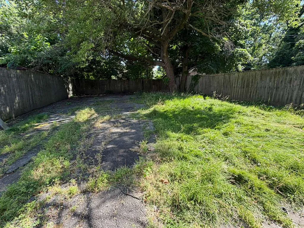 3 bed, 932 sqft, $1,275 — Photo 4