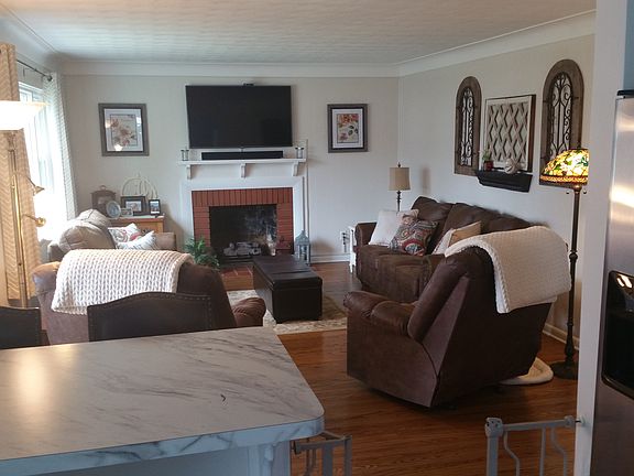 Livingroom with Fireplace!