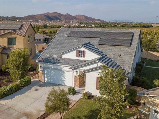 30516 Falcon Nest Dr, Menifee, CA 92584