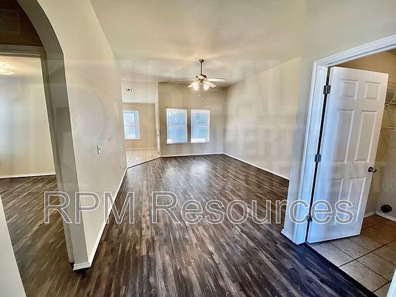 5th image of 10612 NW 33rd St